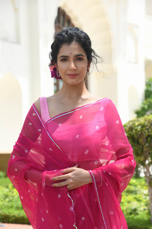 MULMUL AAIRA BARIK BANDHANI CHIFFON SAREE MULMUL AAIRA BARIK BANDHANI CHIFFON SAREE